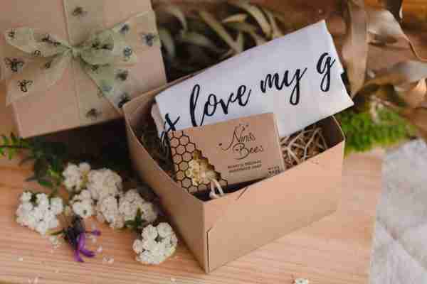 Eco-friendly gift pack featuring a linen “Bees Love My Garden” tea towel with bee artwork, natural honey soap, nourishing lip balm, and botanical Hard Working Hands Balm, beautifully packaged for gardeners, bee lovers, and nature enthusiasts.