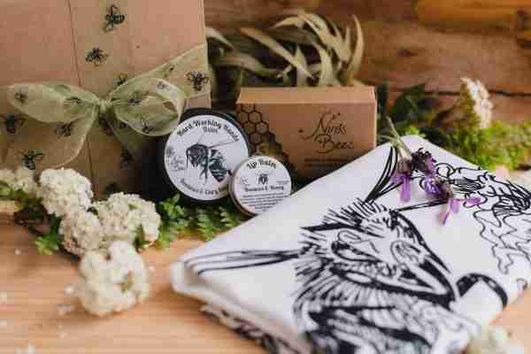 Eco-friendly gift pack featuring a linen “Bees Love My Garden” tea towel with bee artwork, natural honey soap, nourishing lip balm, and botanical Hard Working Hands Balm, beautifully packaged for gardeners, bee lovers, and nature enthusiasts.